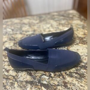 Donald J Pliner
Deela Navy Stretch & Patent Loafers size 8